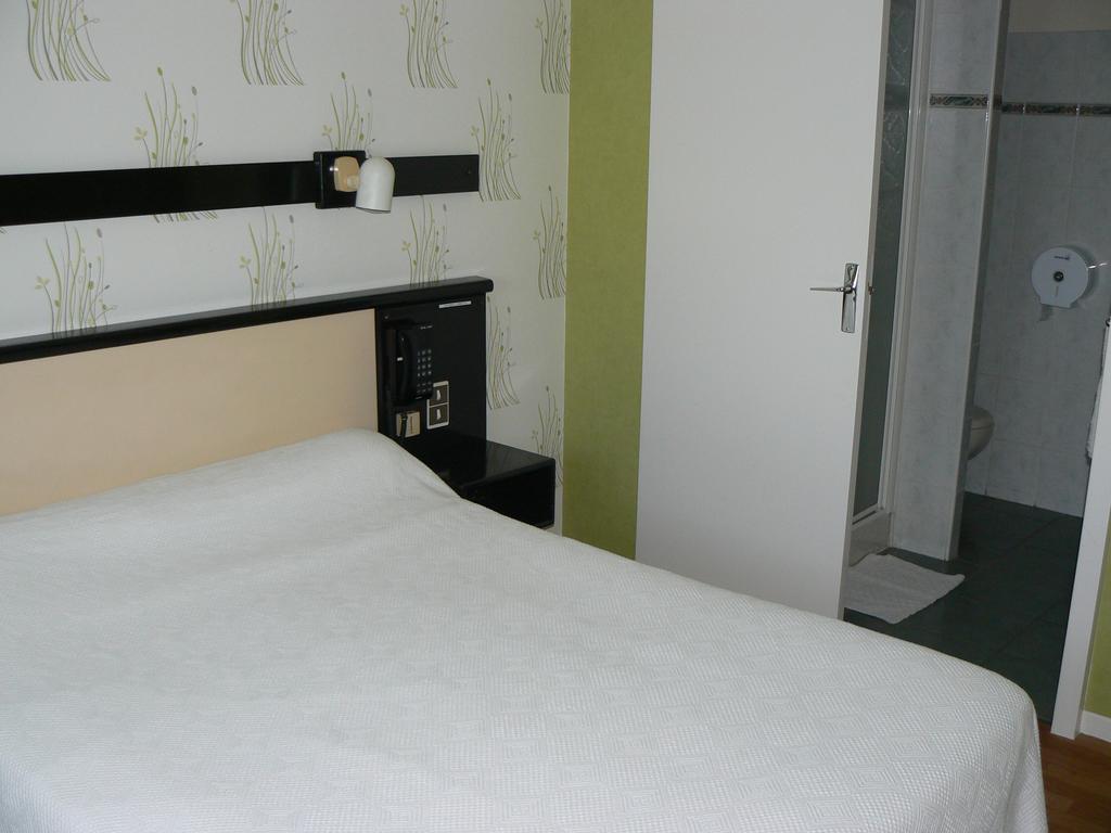 Hotel Restaurant Le Bourgneuf Morlaas 외부 사진